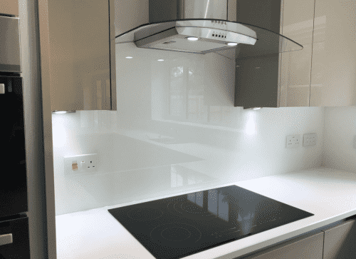 Off-White-Glass-Splashback-Curved-to-Cooker-Hood