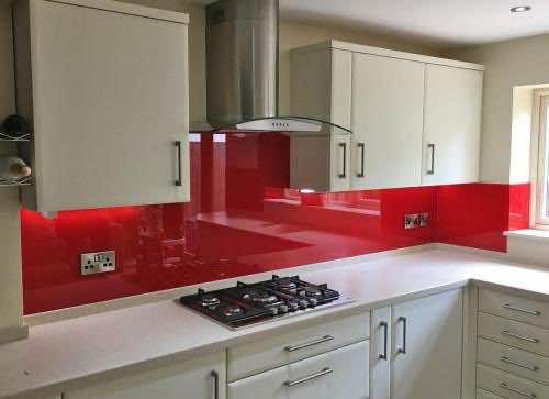 Toughened-Glass-Splashback-Top-Hat-Painted-in-Red-Red