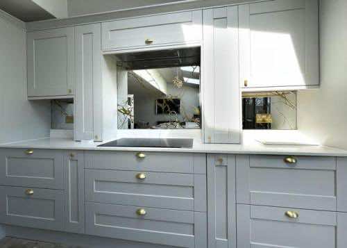 gold-mirror-pattern-shaker-kitchen