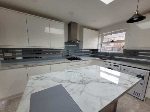 Glass Centre is Specialists in Kitchens Glass Splashbacks in Ireland. We provide full service of design, supply and installation.